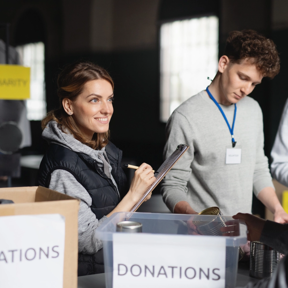Neighborhood Health volunteers organizing food donations